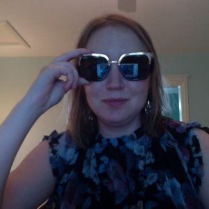 QUAY x Jaclyn Hill Upgrade Sunglasses Black/Gold